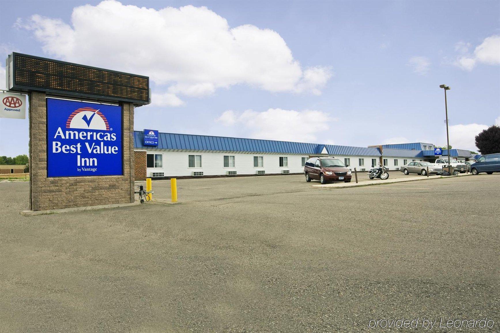 Americas Best Value Inn Grand Forks Exterior photo