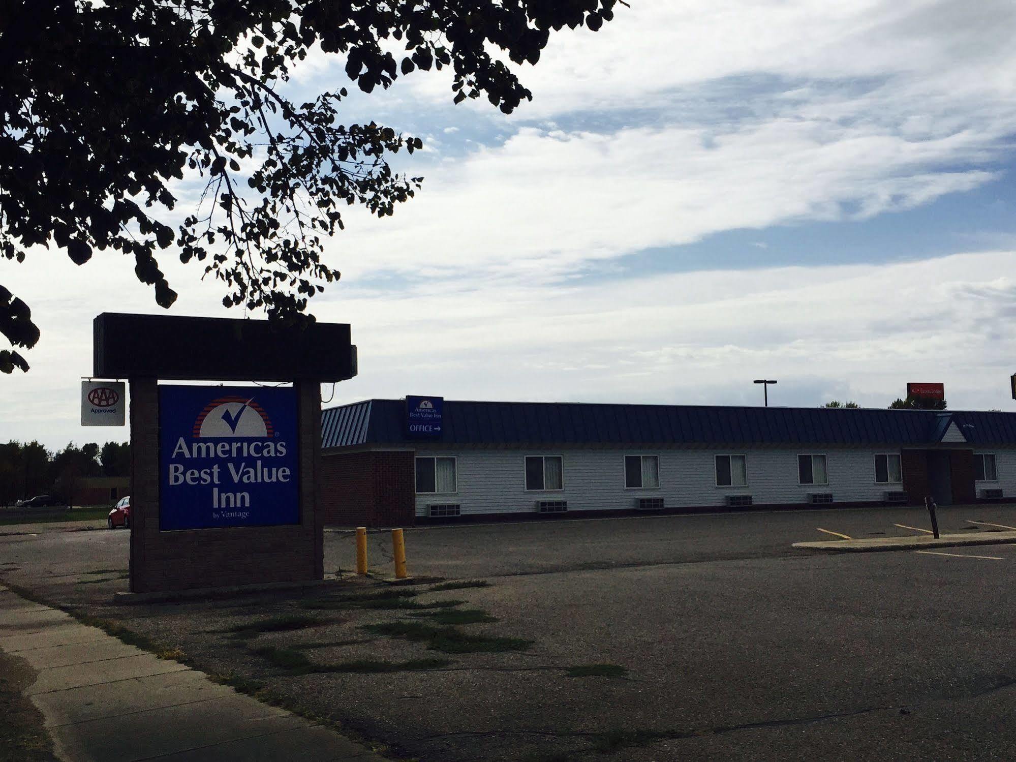 Americas Best Value Inn Grand Forks Exterior photo